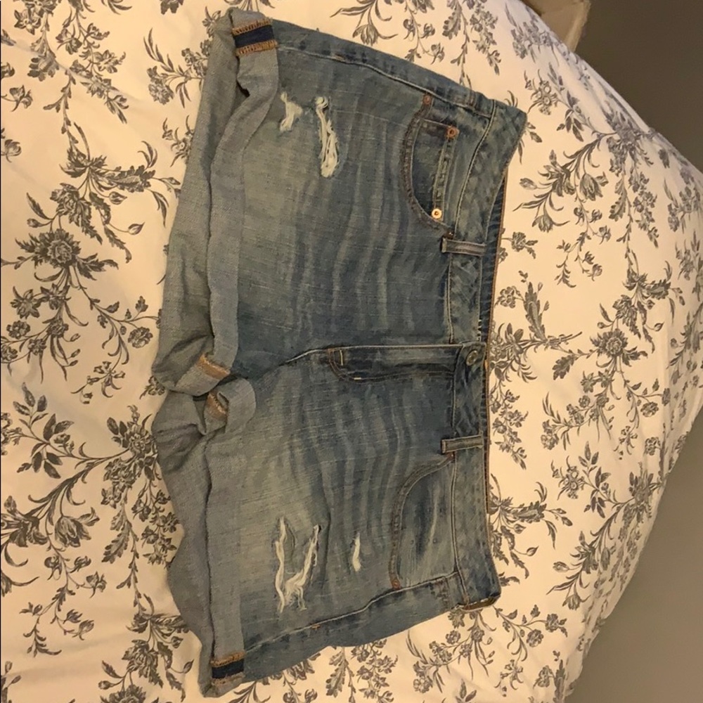 Fashionable American Eagle denim shorts